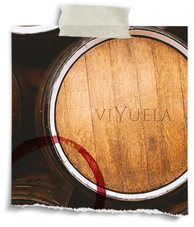 Foto de barril de Bodegas Viyuela roto con cinta adhesiva